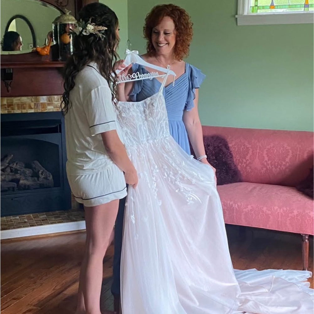 Elegant White Wedding Dress brand new never worn - Picture 4 of 5